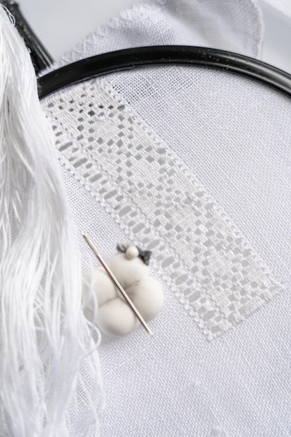 Rukou vyšívaná detailná vzorka